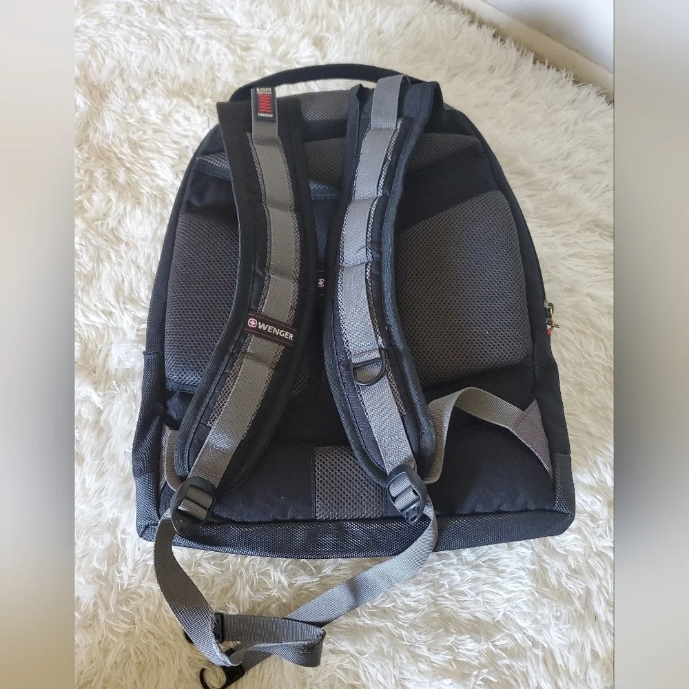 Swiss Gear Wenger Synergy Backpack Laptop Business Black & Gray 16